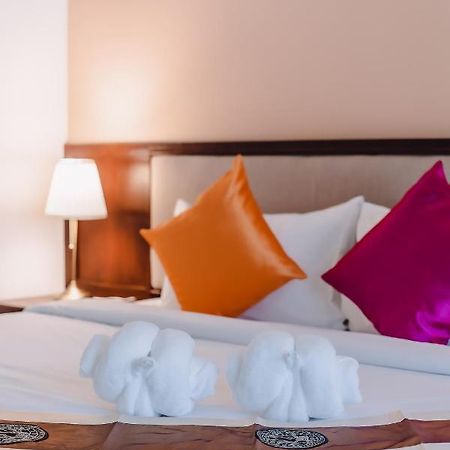 Bauman Ville Hotel Phuket Esterno foto