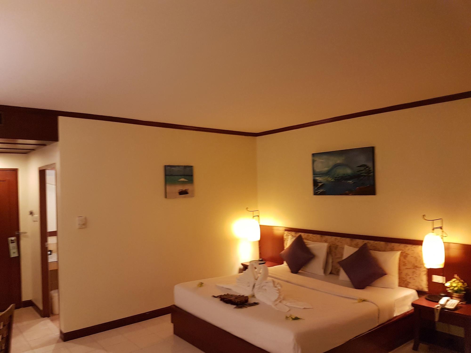 Bauman Ville Hotel Phuket Esterno foto