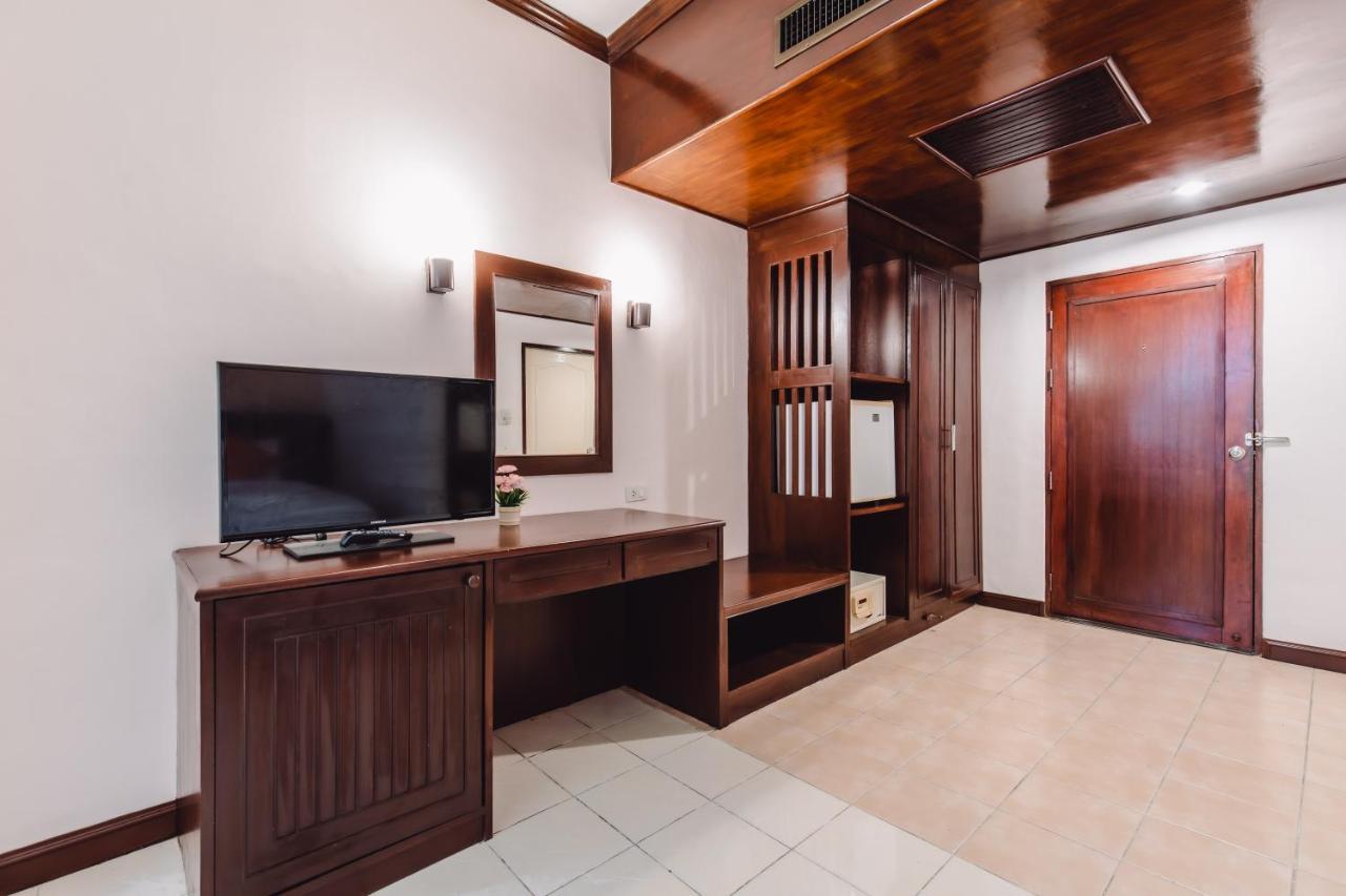 Bauman Ville Hotel Phuket Esterno foto