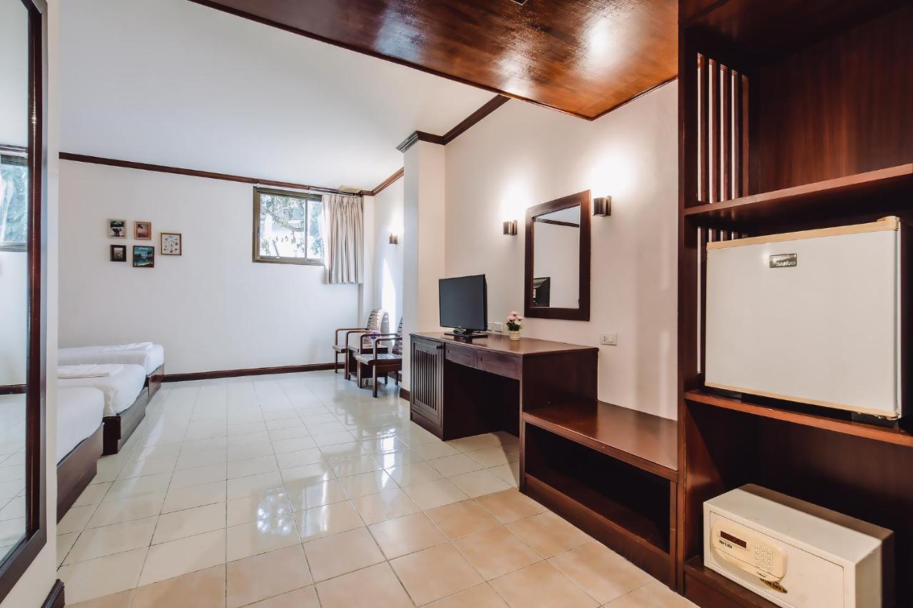 Bauman Ville Hotel Phuket Esterno foto