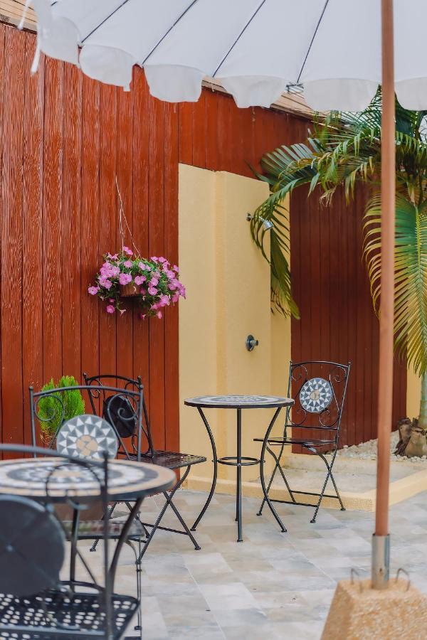 Bauman Ville Hotel Phuket Esterno foto