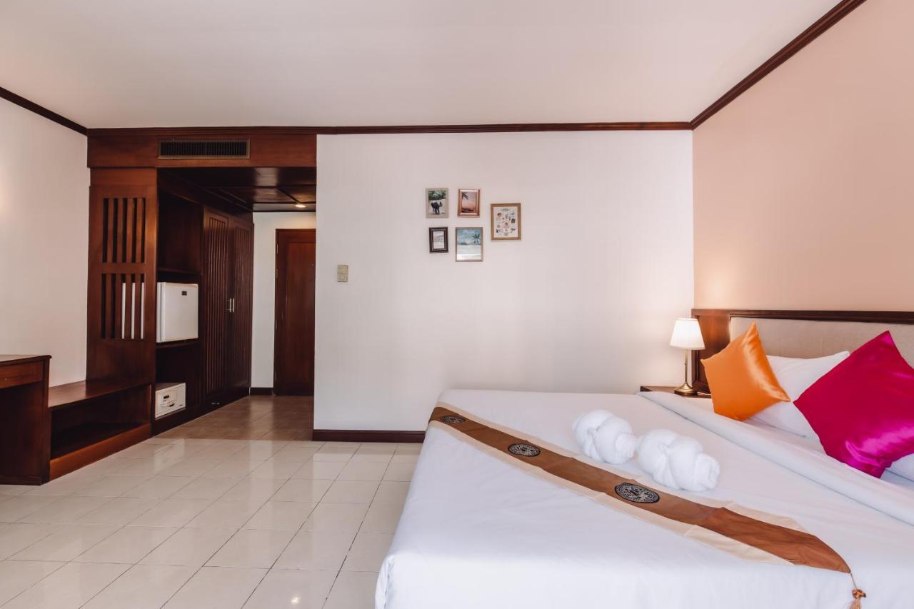 Bauman Ville Hotel Phuket Esterno foto