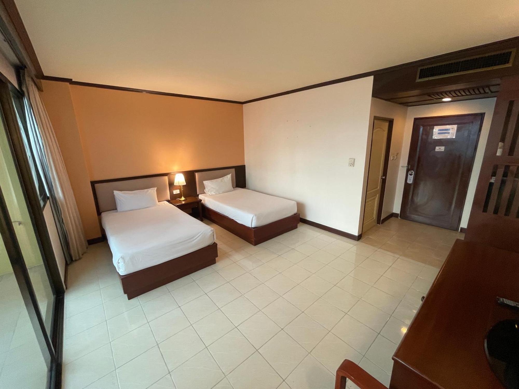 Bauman Ville Hotel Phuket Esterno foto