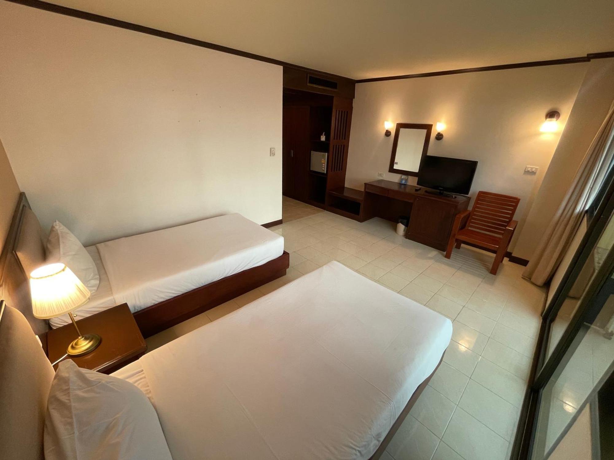 Bauman Ville Hotel Phuket Esterno foto