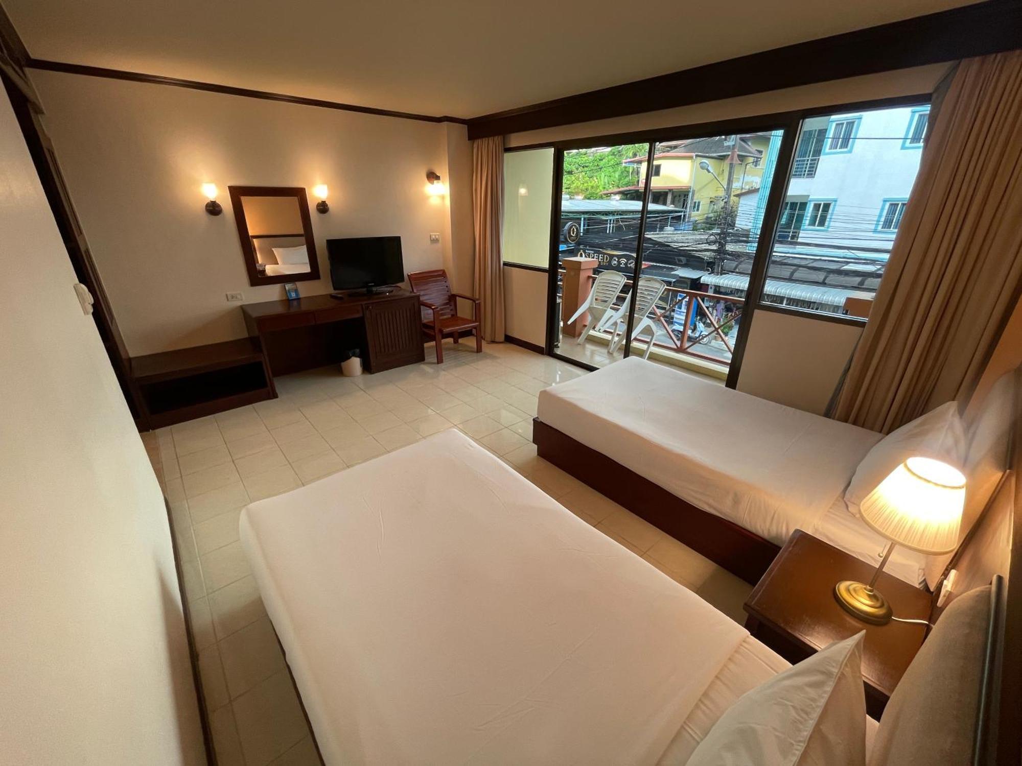 Bauman Ville Hotel Phuket Esterno foto